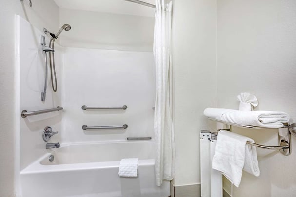 ADA Triple Queen - Bathtub