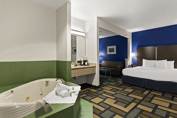 Jacuzzi Suite