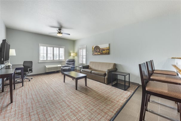 King Suite w/ Kitchenette