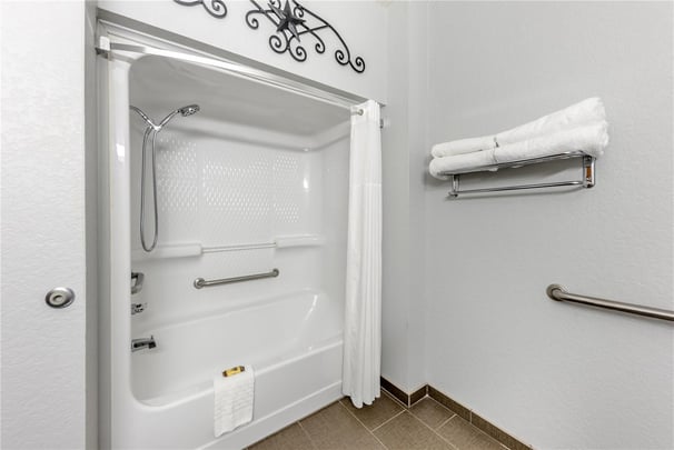 King Suite - Guest Bath