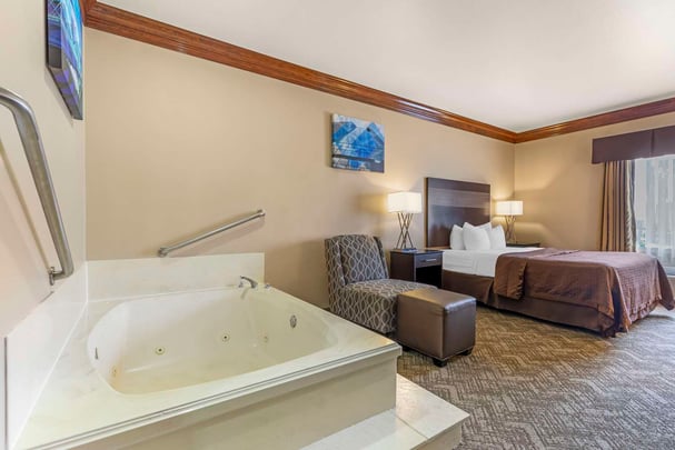 ADA Queen Whirlpool Suite