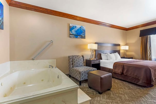 King Whirlpool Suite