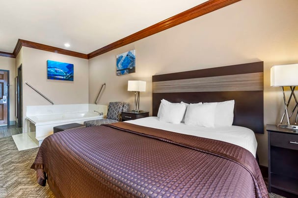 King Whirlpool Suite