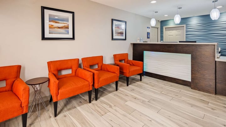 Lobby & Sitting Area