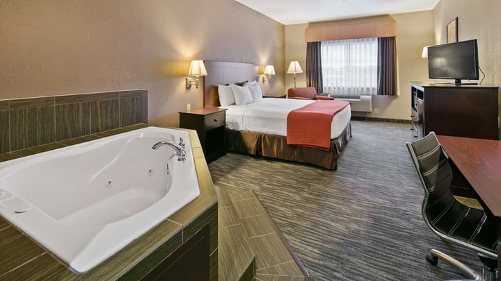 King Whirlpool Suite
