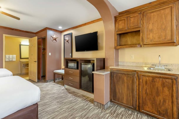 Oversized Two Doubles Room