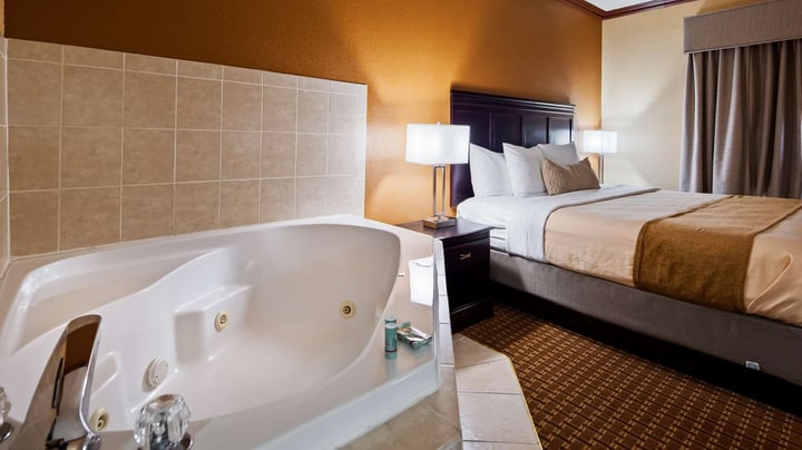 King Whirlpool Room