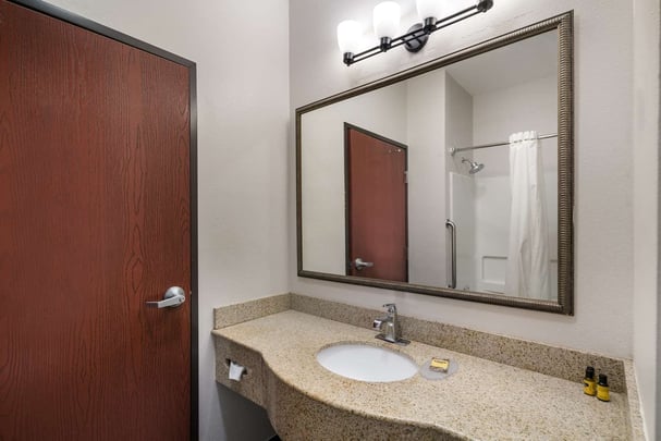 Suite Bathroom