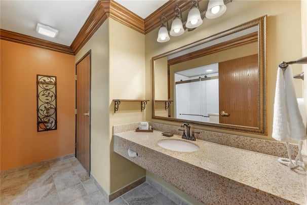 King Suite - Guest Bath