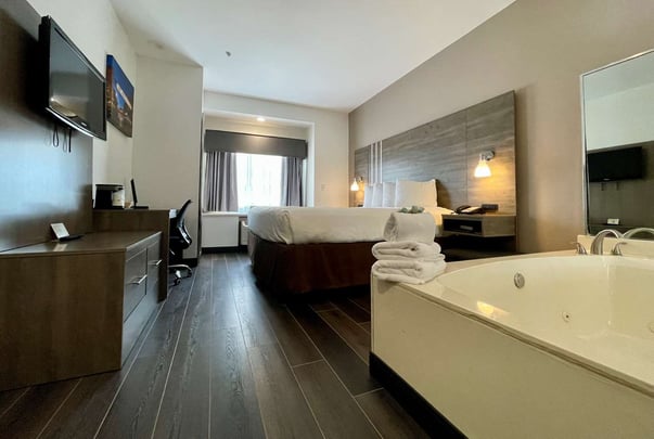 King Whirlpool Suite