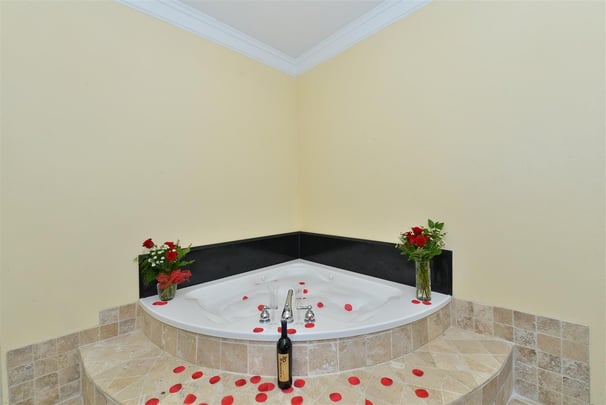 King Whirlpool Guest Room