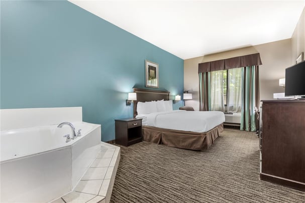 King Suite w/ Jacuzzi
