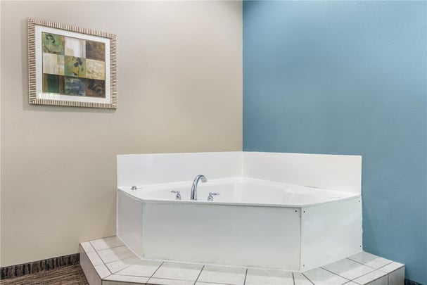 King Suite w/ Jacuzzi