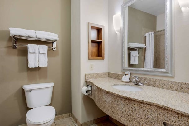 Two Queens - Bathroom