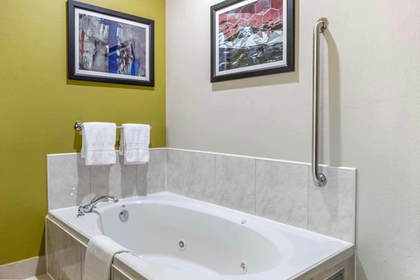 ADA Whirlpool Two Queen