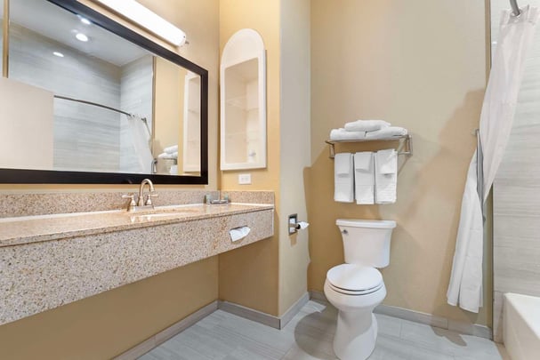 Double Queen - Guest Bath