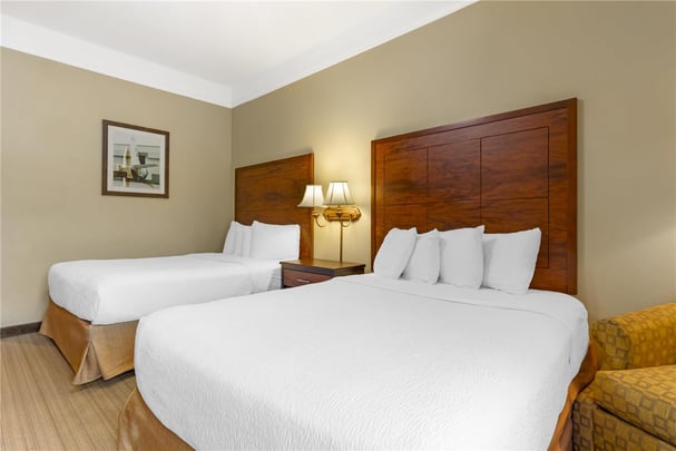 ADA Double Queen - Roll-In Shower