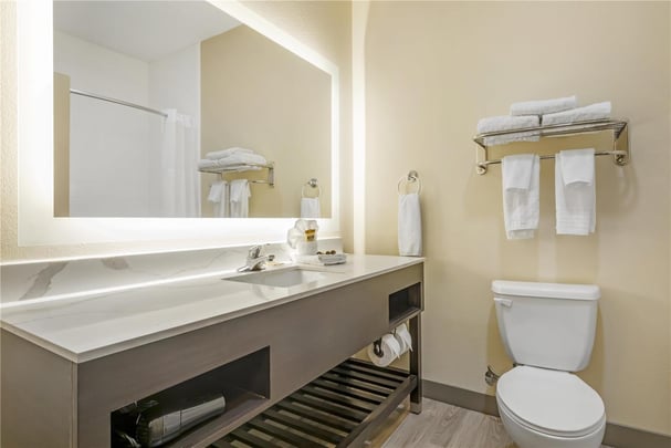 Double Queen - Guest Bath