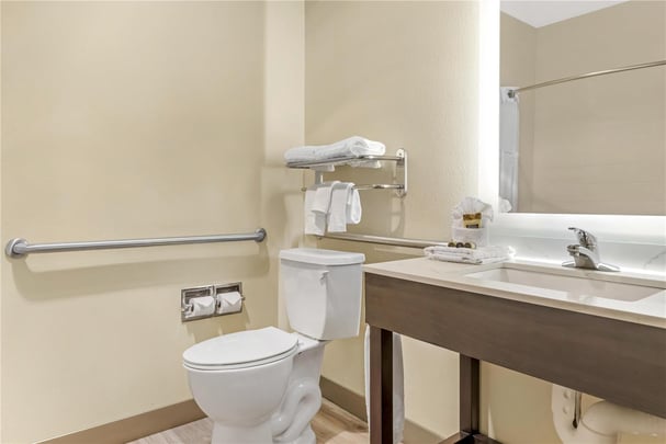 ADA Double Queen - Bathtub - Guest Bath