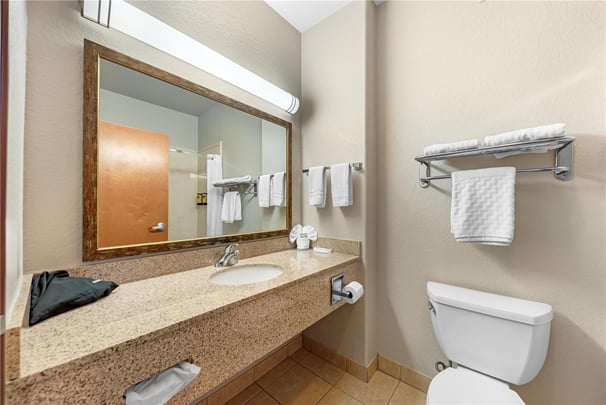 Double Queen Suite - Guest Bath