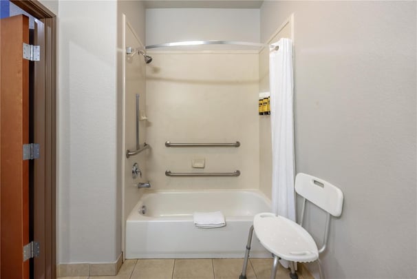 ADA King Suite - Bathtub