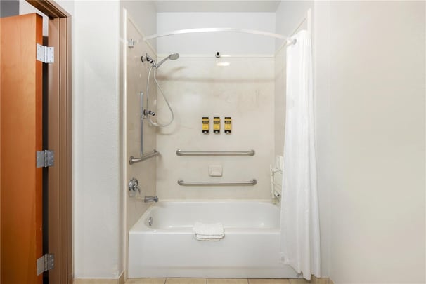 ADA Queen Whirlpool - Bathtub