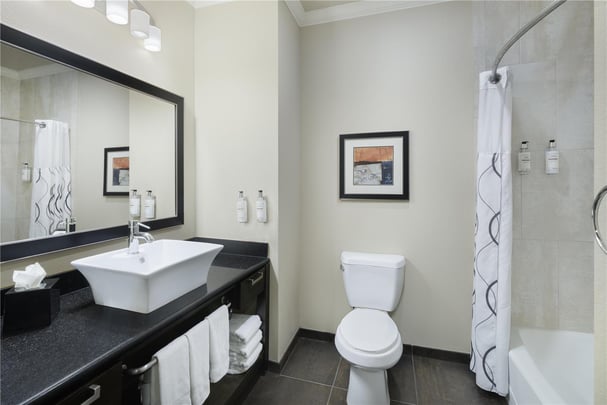 Oversized Double Queen - Bathroom