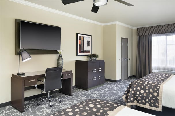 Double Queen - Pool View