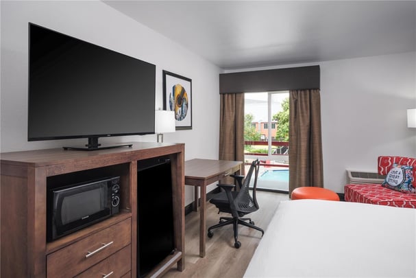 Guest Room King Courtyard