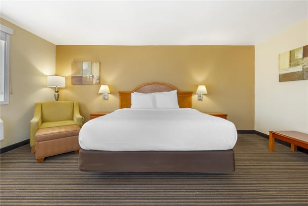 King Jetted Tub Suite