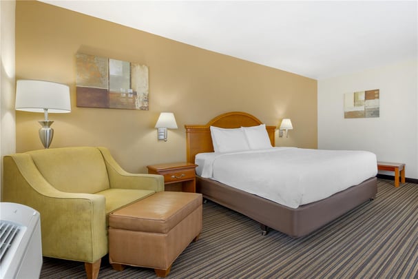 King Jetted Tub Suite