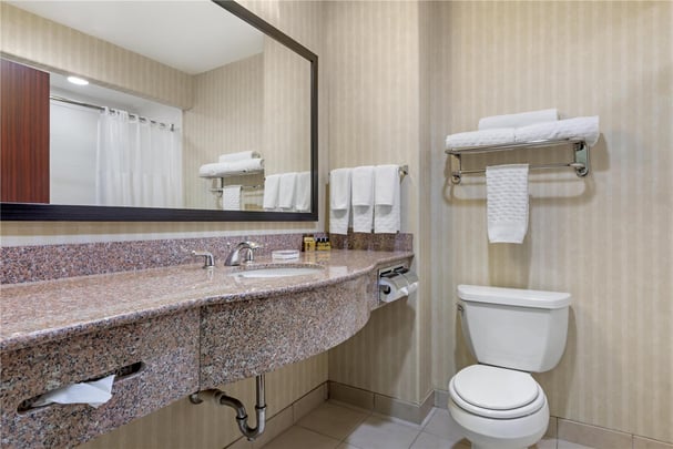 Double Queen Suite - Guest Bath