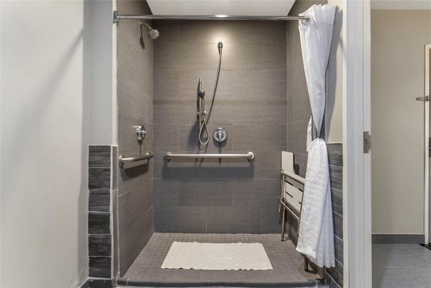 ADA - 1 King Bed w/ Roll In Shower