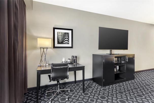 1 King Bed - Large Room