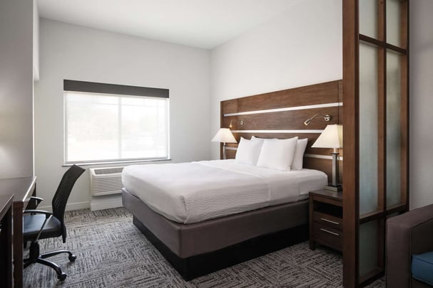 ADA King Suite - Roll-In Shower