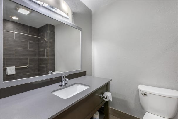 Double Queen - Guest Bath