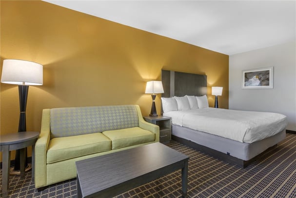 King Suite w/ Kitchenette