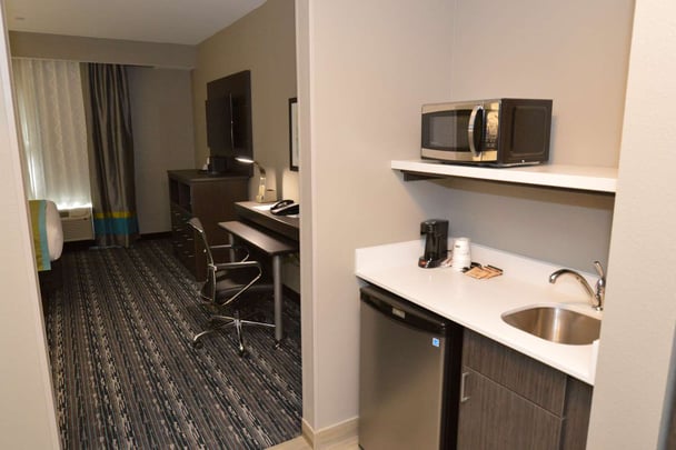 Standard King with Wet Bar