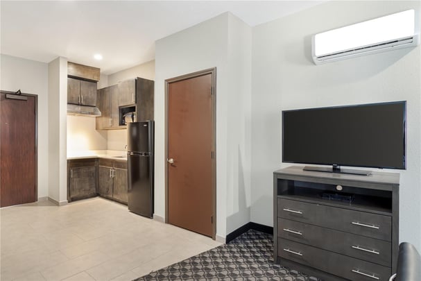 Double Queen Suite w/ Kitchenette
