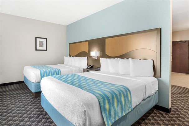 Double Queen Suite w/ Kitchenette