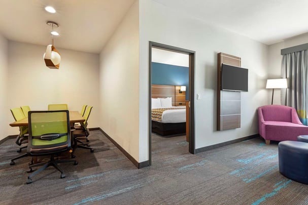 King Suite - Conference