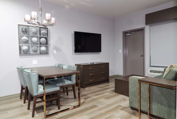 1 Bedroom King Suite - Room 327