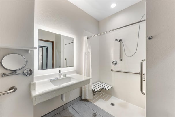 BW La Vernia TX K Roll In Shower