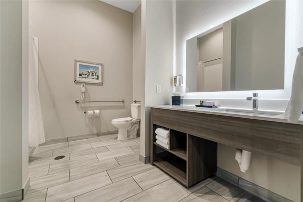 ADA Double Queen w/ Kitchenette - Bathtub