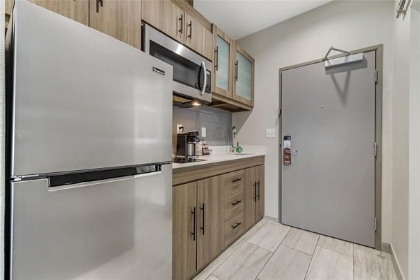 Double Queen w/ Kitchenette