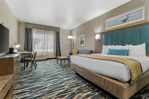 King w/ Sofa & Arm Chair