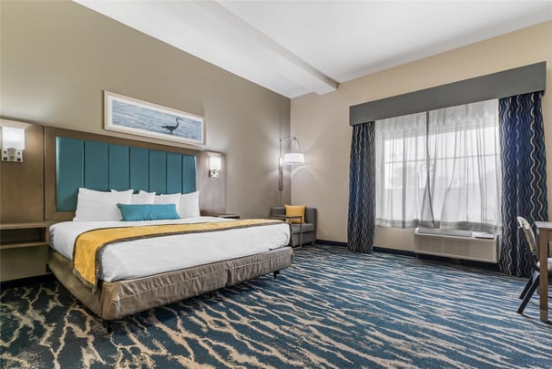 ADA King w/ Kitchenette