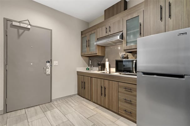 ADA King w/ Sofa & Kitchenette