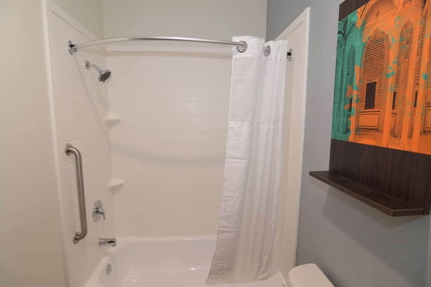 Double Queen Guest Suite Tub/Shower