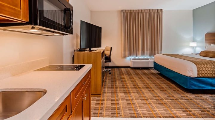King Guest Room with Kitchenette